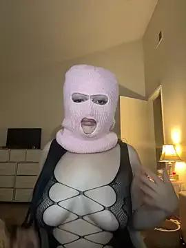 pinkskki from StripChat is Freechat