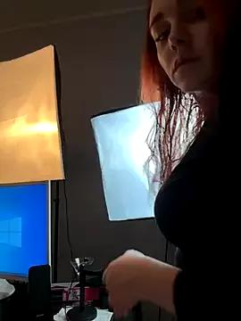 PollyVinice from StripChat is Freechat