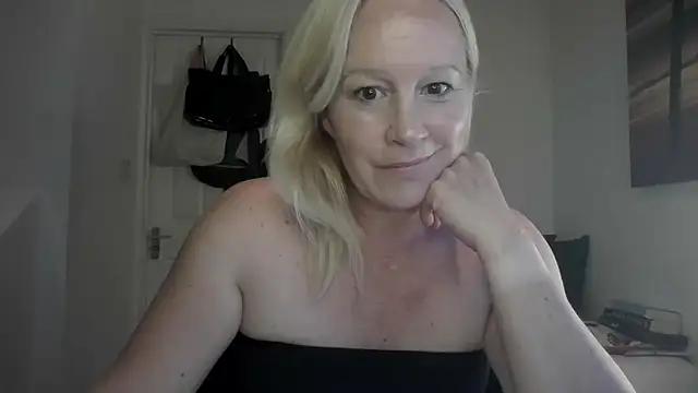 PoshButNaughtyX from StripChat is Freechat