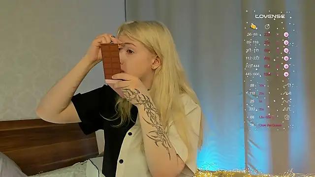 Check-out your craziest wishes with our pick of gaming cams models, featuring big knockers, round tails and tight twats.