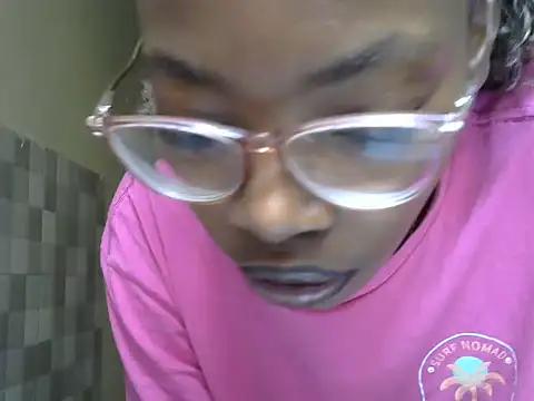 Pretty_brownskinn from StripChat is Freechat