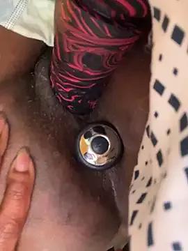 PrettyGal_Tingz from StripChat is Freechat