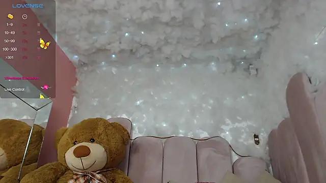 Check-out your craziest wishes with our pick of gaming cams models, featuring big knockers, round tails and tight twats.