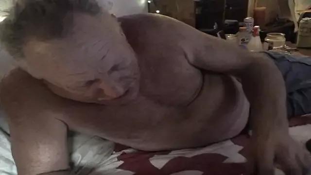 Pussyeat2please from StripChat is Freechat
