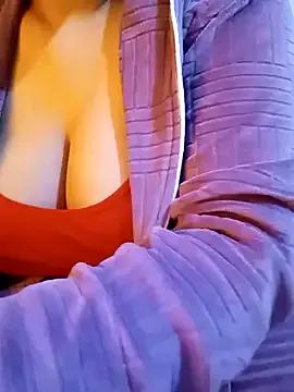 Queen-maha from StripChat is Freechat