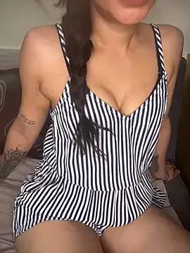 queen-of-heart from StripChat is Freechat