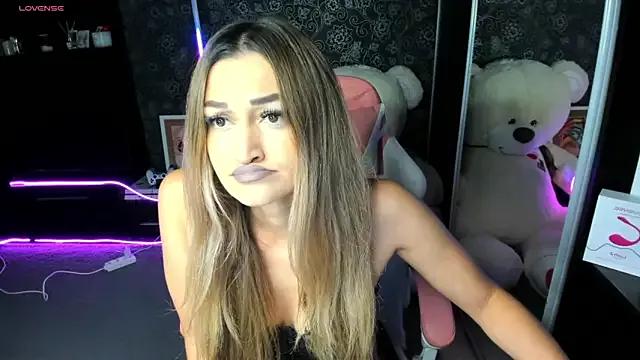 Check-out your craziest wishes with our pick of gaming cams models, featuring big knockers, round tails and tight twats.