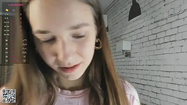 QueenieBrainard from StripChat