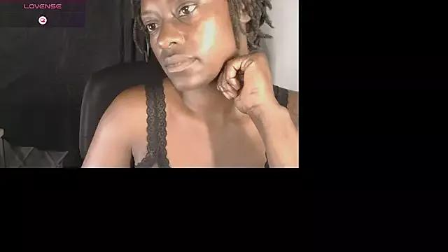 QueenMissie from StripChat is Freechat