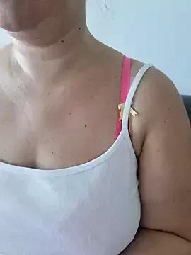 queenpeachi from StripChat is Freechat