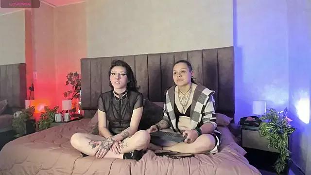 RavenandCrow_ from StripChat is Freechat