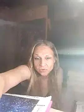realtitsbouncing from StripChat is Freechat