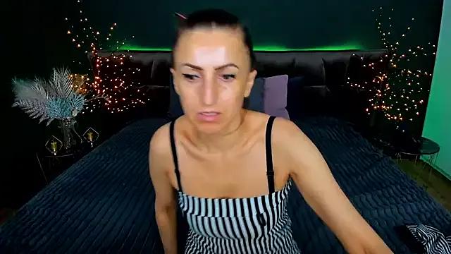 Check-out your craziest wishes with our pick of gaming cams models, featuring big knockers, round tails and tight twats.