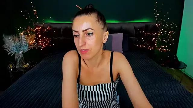 Check-out your craziest wishes with our pick of gaming cams models, featuring big knockers, round tails and tight twats.