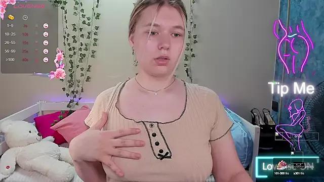 Check-out your craziest wishes with our pick of gaming cams models, featuring big knockers, round tails and tight twats.