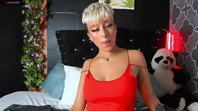 Check-out your craziest wishes with our pick of gaming cams models, featuring big knockers, round tails and tight twats.