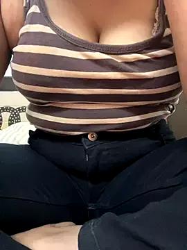 Check-out your craziest wishes with our pick of gaming cams models, featuring big knockers, round tails and tight twats.