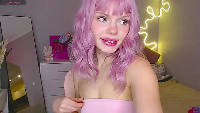 Check-out your craziest wishes with our pick of gaming cams models, featuring big knockers, round tails and tight twats.