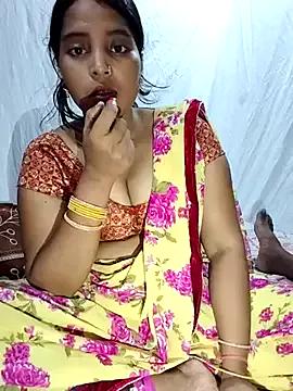 RED_CHILLY_QUEEN from StripChat is Freechat