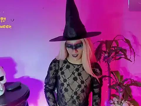 Check-out your craziest wishes with our pick of gaming cams models, featuring big knockers, round tails and tight twats.