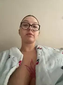 RhiannaJade from StripChat is Freechat