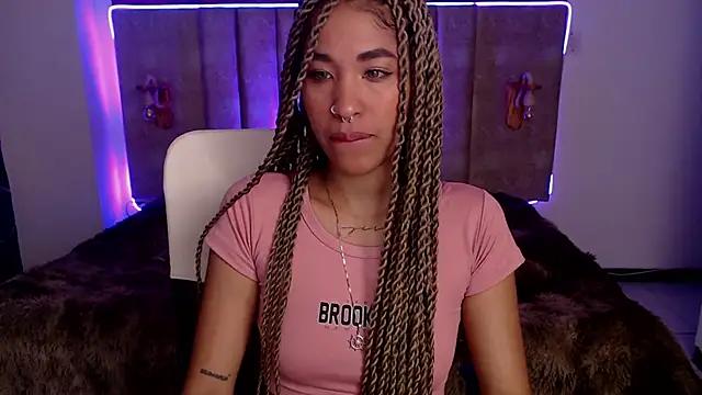 Check-out your craziest wishes with our pick of gaming cams models, featuring big knockers, round tails and tight twats.