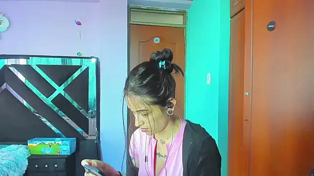 Rosa_ from StripChat is Freechat