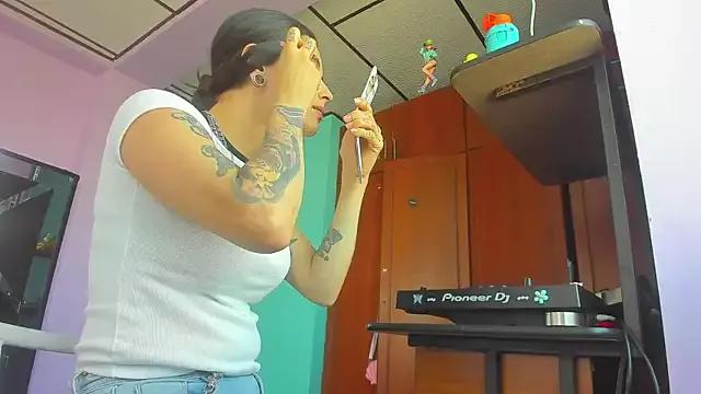 Rosa_ from StripChat is Freechat