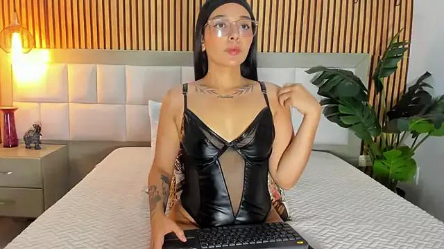 Check-out your craziest wishes with our pick of gaming cams models, featuring big knockers, round tails and tight twats.
