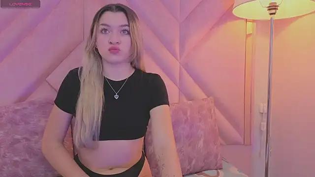 Check-out your craziest wishes with our pick of gaming cams models, featuring big knockers, round tails and tight twats.