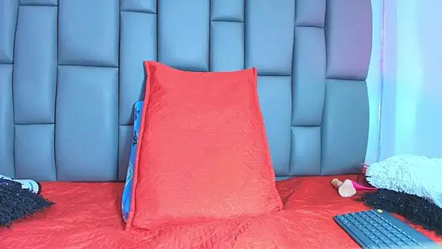 Roxana_gomez from StripChat is Freechat