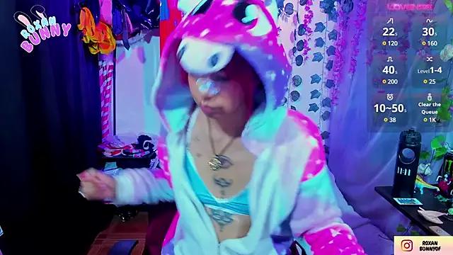 Check-out your craziest wishes with our pick of gaming cams models, featuring big knockers, round tails and tight twats.