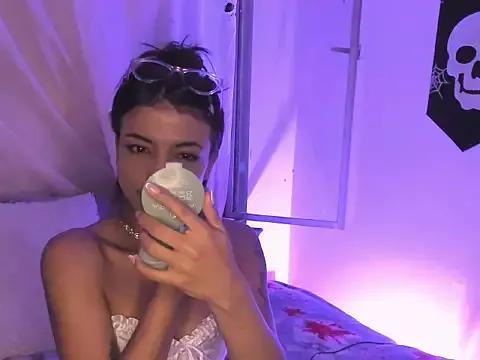 Roxie_Foxie from StripChat is Freechat