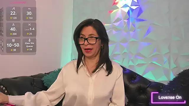 SabinaDeluxe_cg from StripChat is Freechat