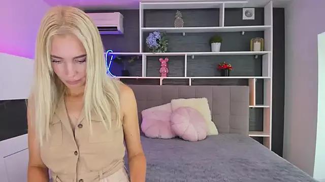SabrinaSharm from StripChat is Freechat