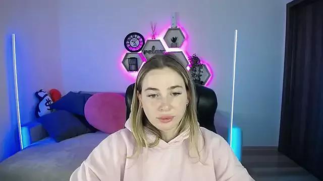 Check-out your craziest wishes with our pick of gaming cams models, featuring big knockers, round tails and tight twats.