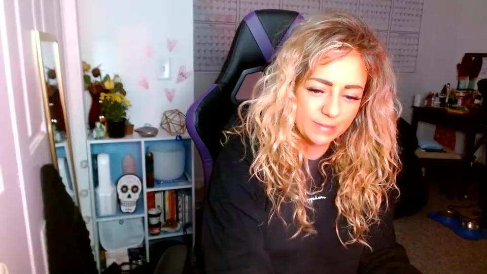 Check-out your craziest wishes with our pick of gaming cams models, featuring big knockers, round tails and tight twats.