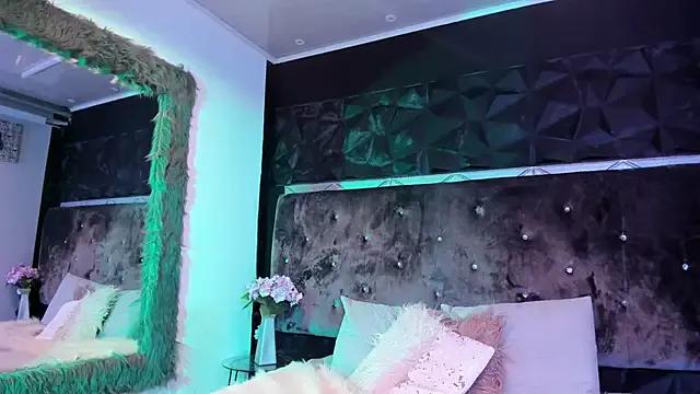 Check-out your craziest wishes with our pick of gaming cams models, featuring big knockers, round tails and tight twats.