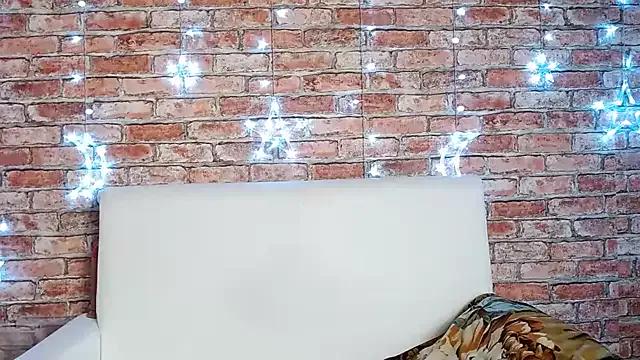 Samantha_XKiss from StripChat is Freechat