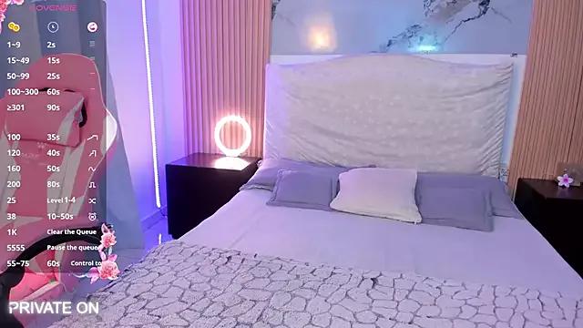 samanthaa_moon from StripChat is Freechat