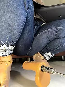 Check-out your craziest wishes with our pick of gaming cams models, featuring big knockers, round tails and tight twats.