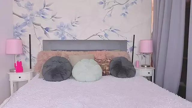 Check-out your craziest wishes with our pick of gaming cams models, featuring big knockers, round tails and tight twats.