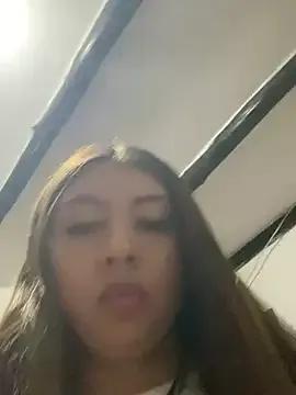 Sara-cooper_ from StripChat is Freechat