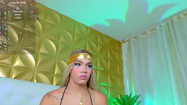 Check-out your craziest wishes with our pick of gaming cams models, featuring big knockers, round tails and tight twats.