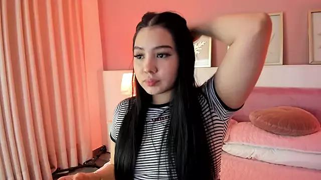 Sara_Hills_ from StripChat is Freechat
