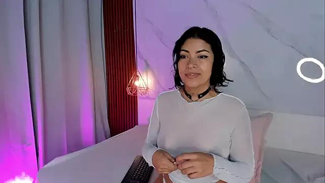 sara_zc from StripChat is Freechat