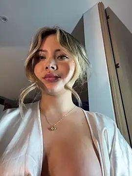 Check-out your craziest wishes with our pick of gaming cams models, featuring big knockers, round tails and tight twats.