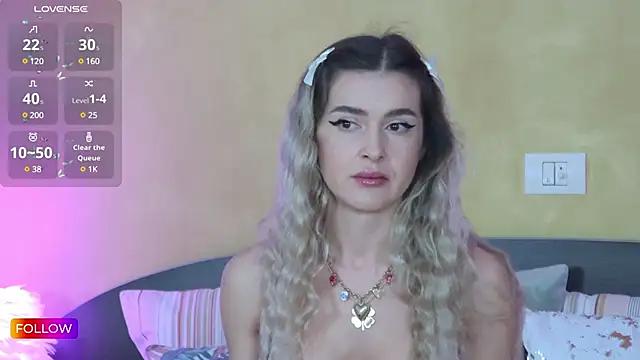 Check-out your craziest wishes with our pick of gaming cams models, featuring big knockers, round tails and tight twats.