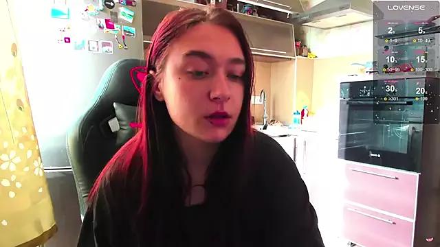 Sarah_everly_ from StripChat is Freechat