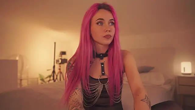 Check-out your craziest wishes with our pick of gaming cams models, featuring big knockers, round tails and tight twats.